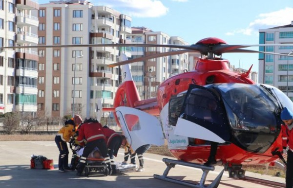 Adıyaman’dan 2 hasta ambulans helikopterlerle Diyarbakır’a getirildi